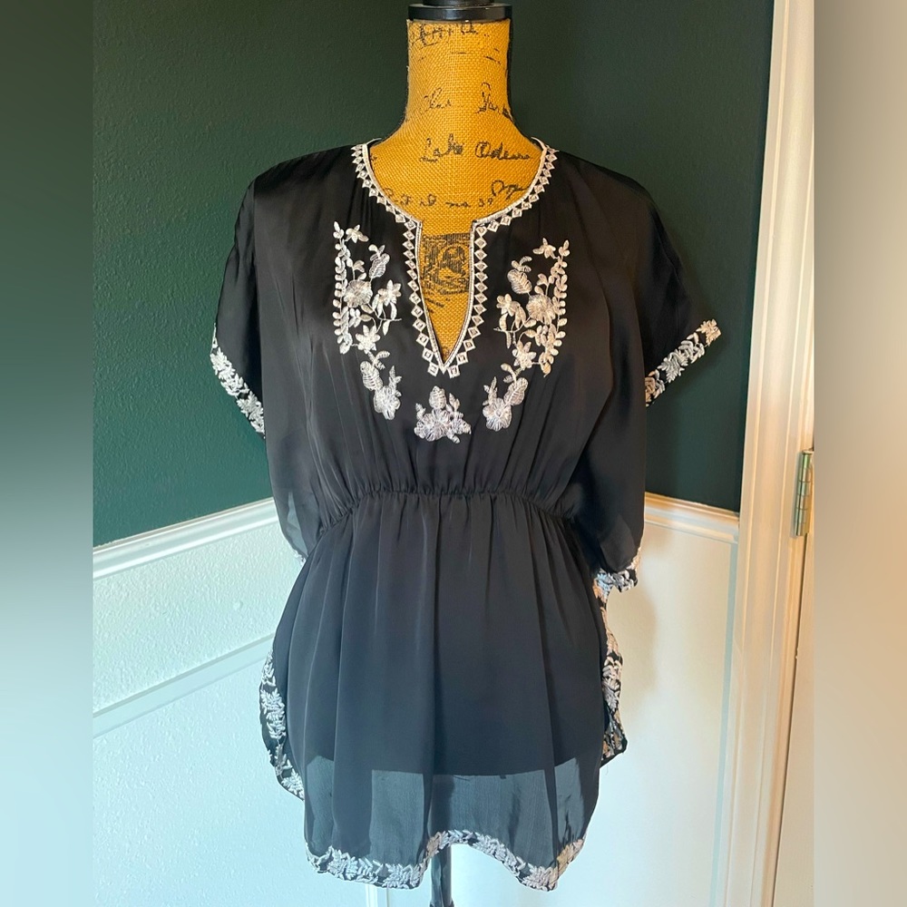 Poetry Clothing Women’s batwing sleeve blouse Size L